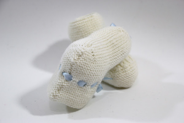 DIY Tutorial y patrones: Patucos de bebé tejidos con dos agujas :D