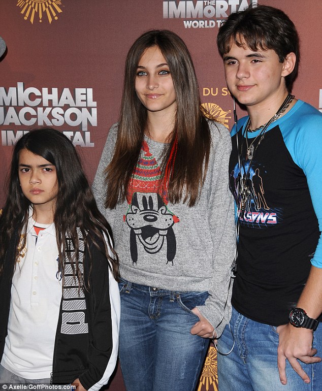 BREAKING NEWSPOLITICS Prince, Paris and Blanket attend Jackson