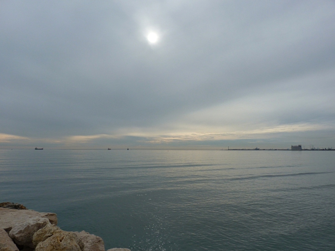 EN PROVENCE ET AILLEURS PLAGE DE FOS SUR MER EN HIVER