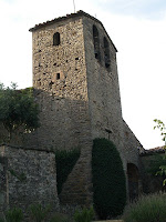 El campanar de planta quadrada de Sant Cristòfol de Tavertet El campanar de planta quadrada de Sant Cristòfol de Tavertet