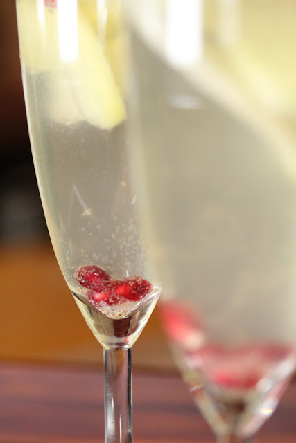 Apple, Pear & Pomegranate Sangria | sweetpeasandsaffron.com