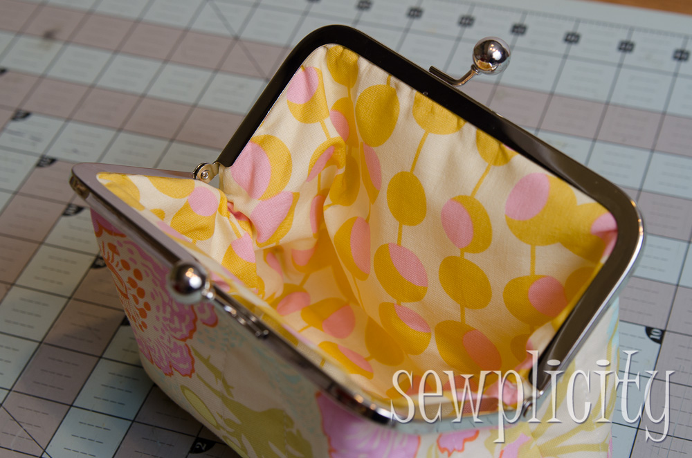 Sewplicity TUTORIAL Frame Purse