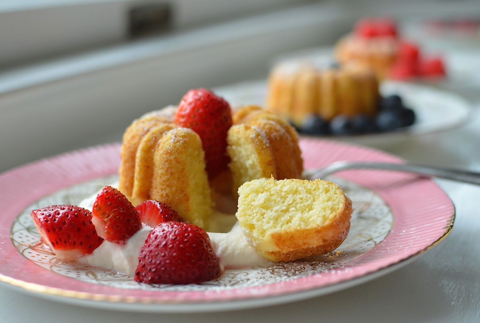 Playing with Flour Whipped cream cakes with berries