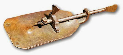 Replica of microscope by Leeuwenhoek Replica of microscope by Leeuwenhoek