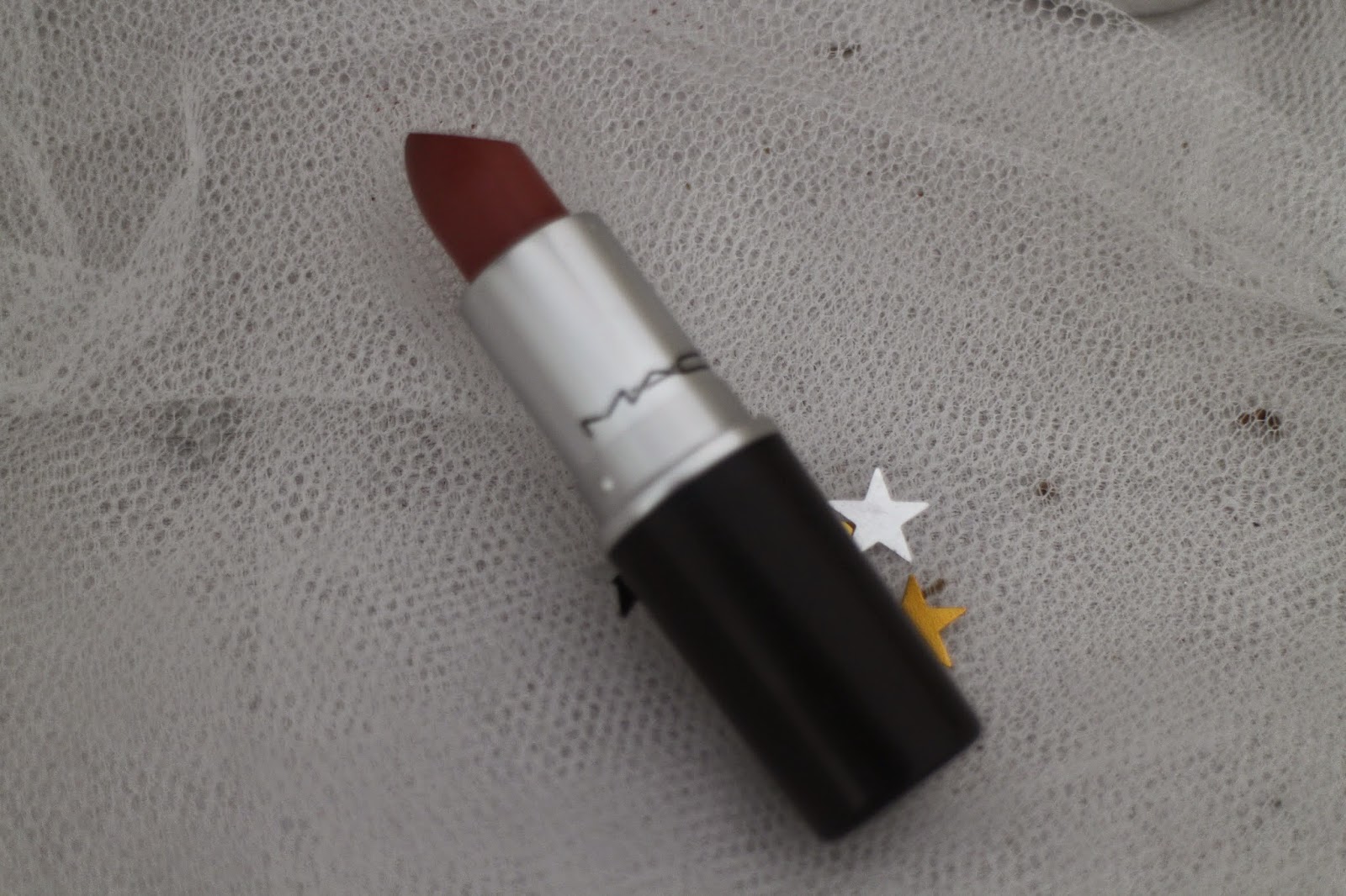 MAC lipstick. MAC lipstick review, Kylie Jenner lips, How to get Kylie Jenners lips, Kylie Jenner Lipstick, MAC Velvet Teddy Lipstick, MAC Lipstick swatch, Beauty