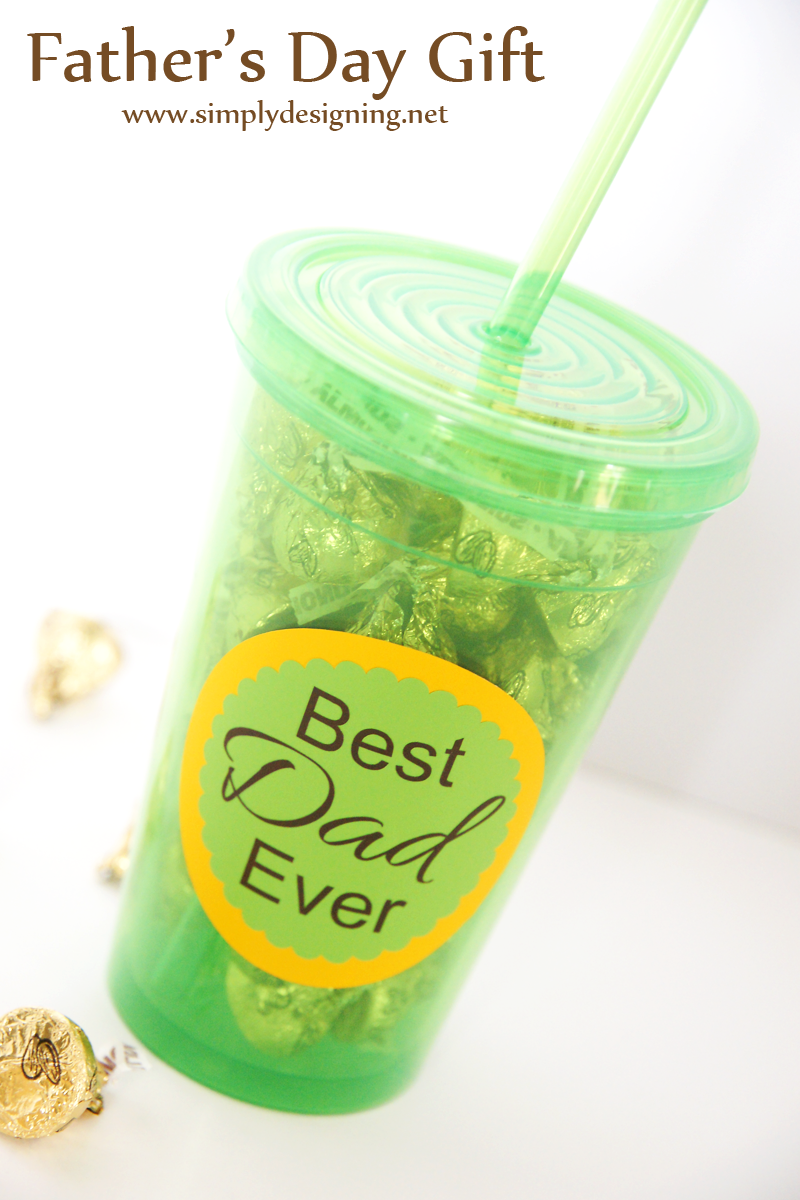 Father's Day Tumbler Gift | such a simple and easy gift to make for your dad or husband! love this | #fathersday #gift #fathersdaygift #vinyl #silhouette