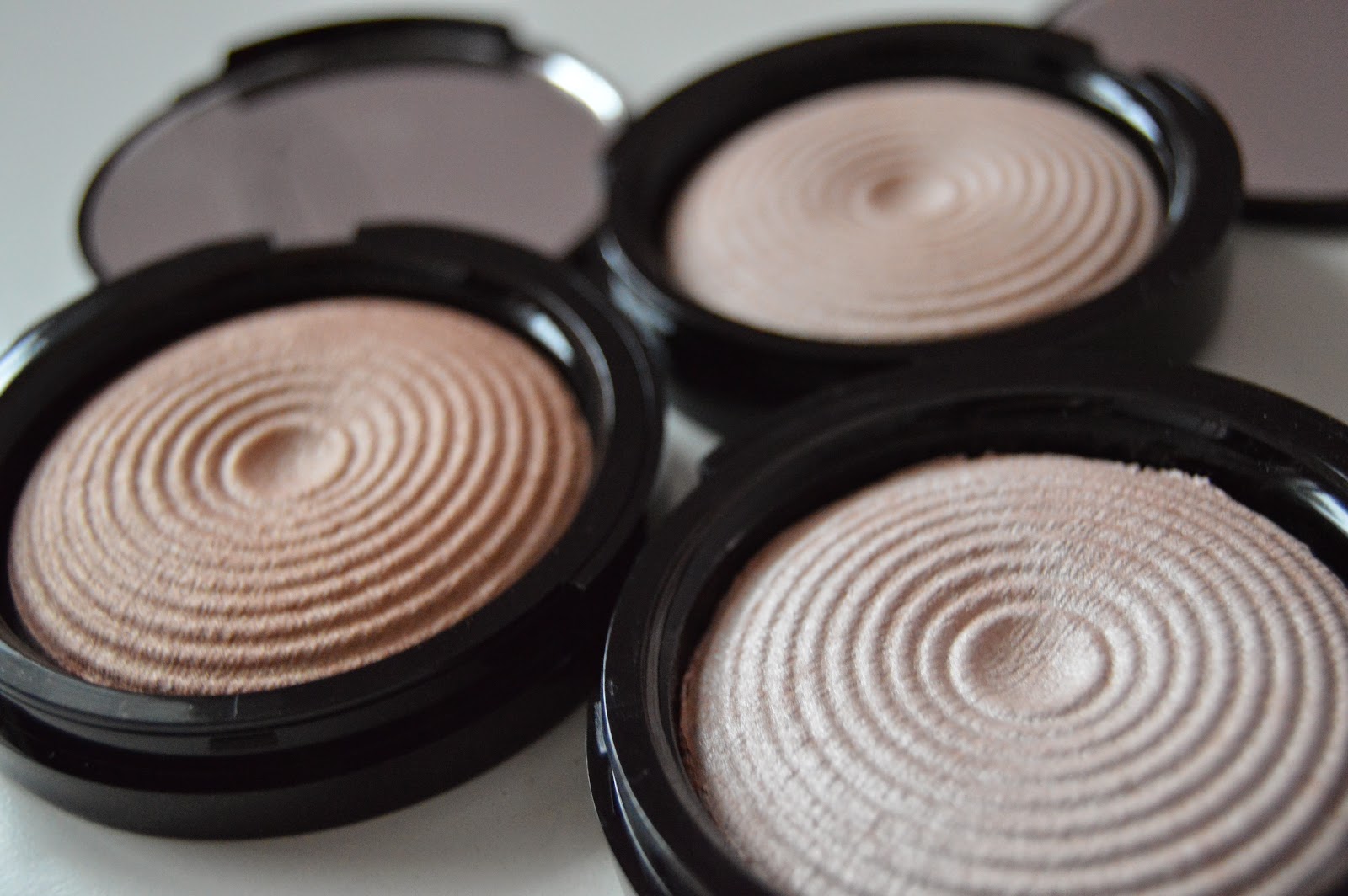 Makeup Revolution: Radiant Lights Highlighters swatches swatch glow breathe exhale