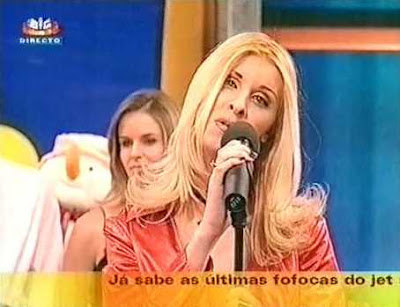 Atuação da cantora Nikita no programa 'Às 2 Por 3'