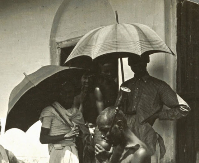 men-with-umbrella-kolkata-calcutta-1908
