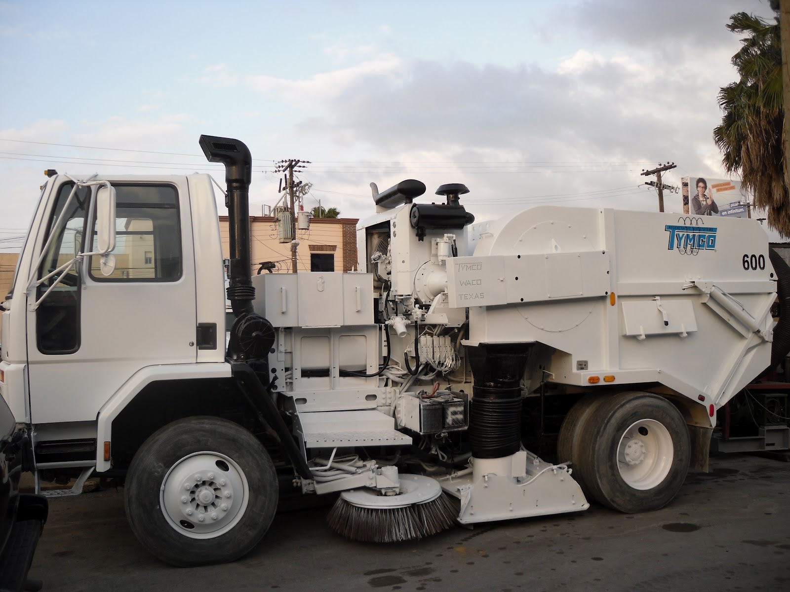 Camión Barredora Freightliner 2000 TOL Matamoros Autos TOL