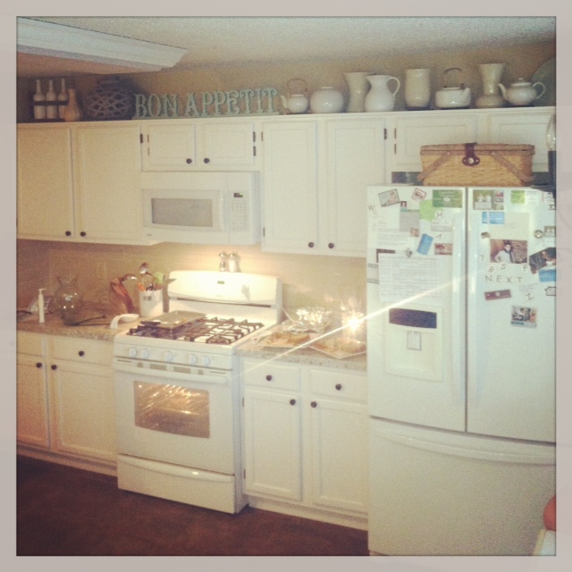 Decorating Ideas For Above Kitchen Cabinets - Open Kitchen Soffit Decorating