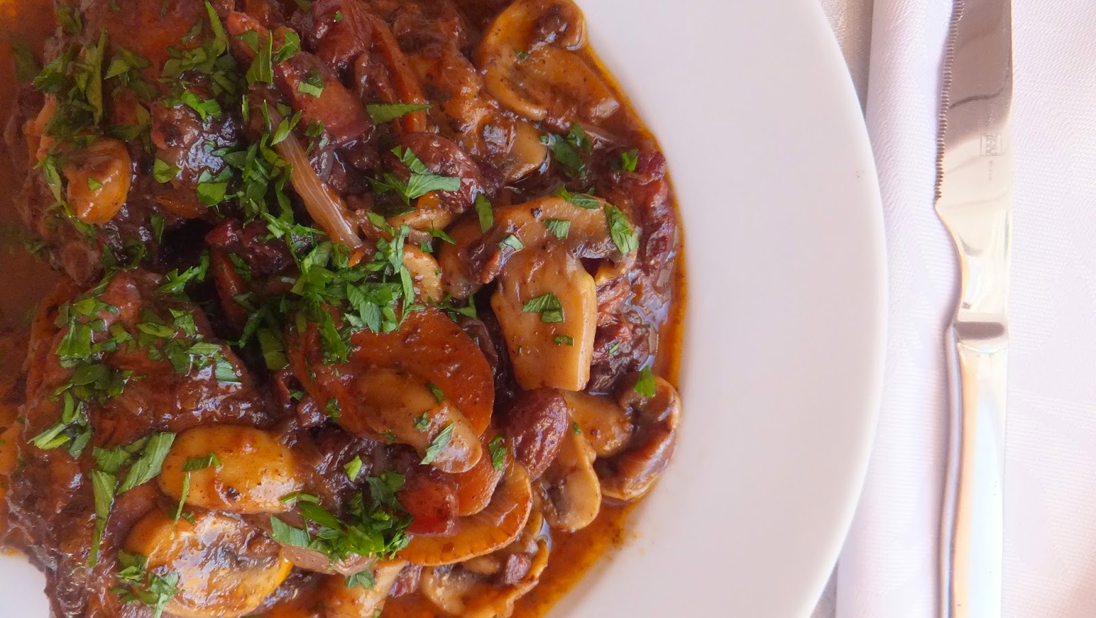 Coq Au Vin O Pollo Al Vino Tinto. Sus Leyendas, Sus Conquistas Y Sus Misterios.
