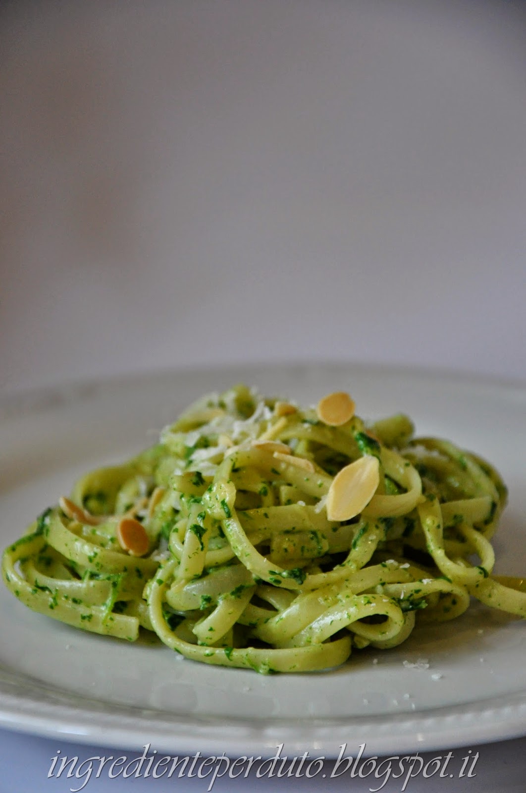 Linguine al pesto di rucola e mandorle tostate Ricetta ed ingredienti