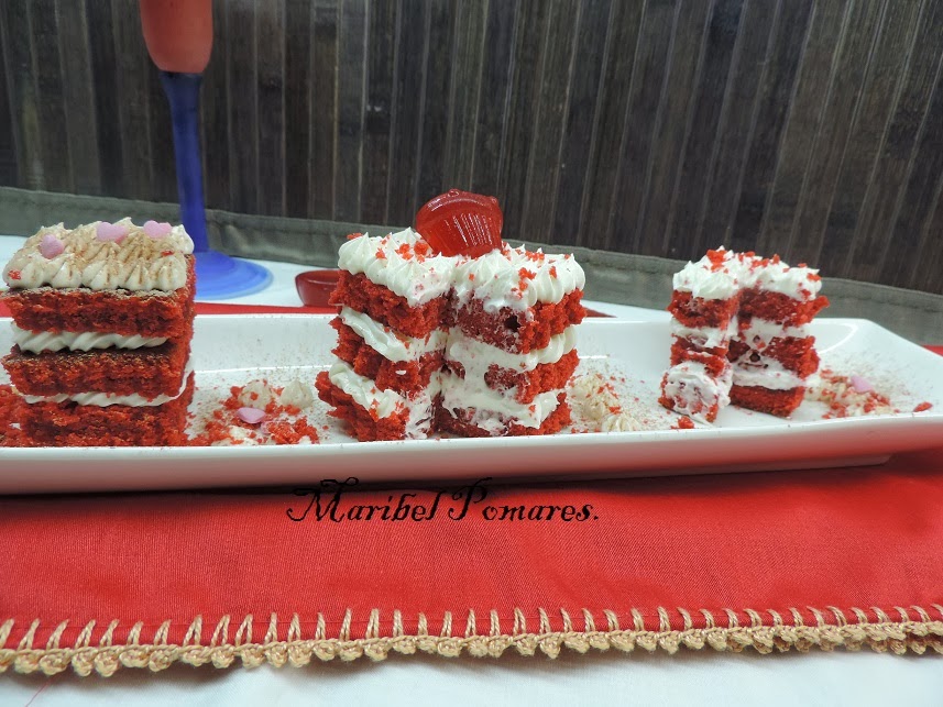 Red Velvet Layer Cake. Pastel De Capas De Terciopelo Rojo.
