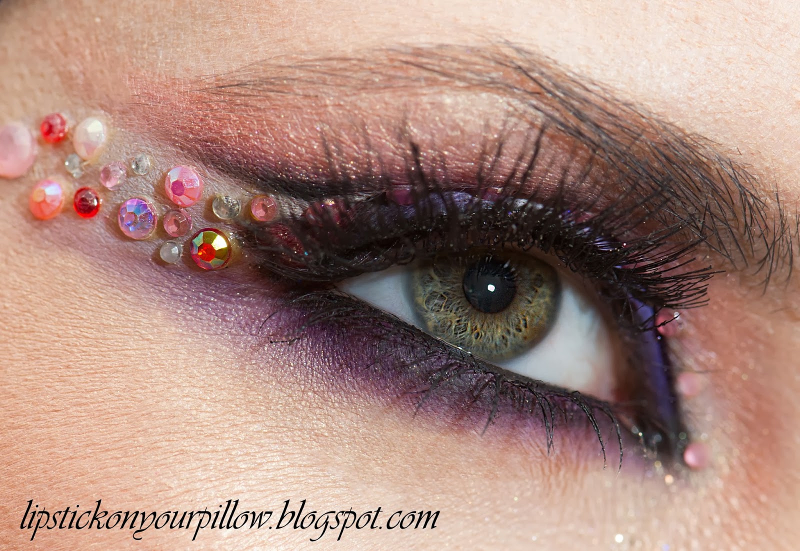 Pencil Technique Makeup Look Lipstick on your pillow Makeup, Beauty