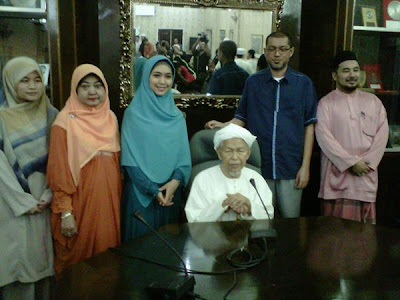 Oki Setiana Dewi Melawat Tuan Guru Nik Aziz Nik Mat
