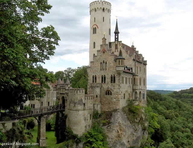 CASTELO DE LICHTENSTEIN - BADEN WÜRTTEMBERG, ALEMANHA CASTELO DE LICHTENSTEIN - BADEN WÜRTTEMBERG, ALEMANHA