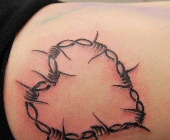 barbed wire heart tattoo barbed wire heart tattoo