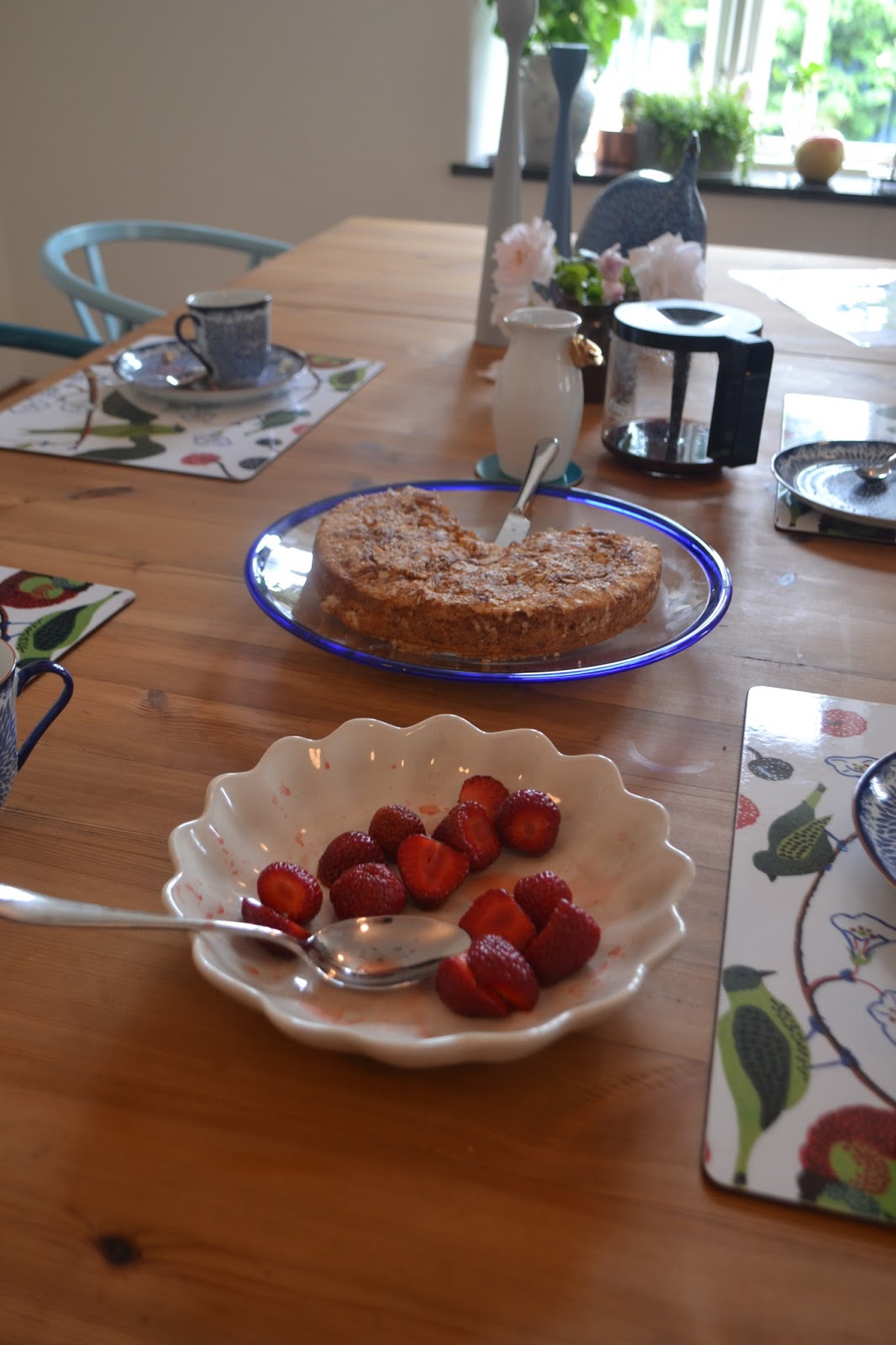 Rignellskans ljuva hem. . .: fika i vacker miljö.