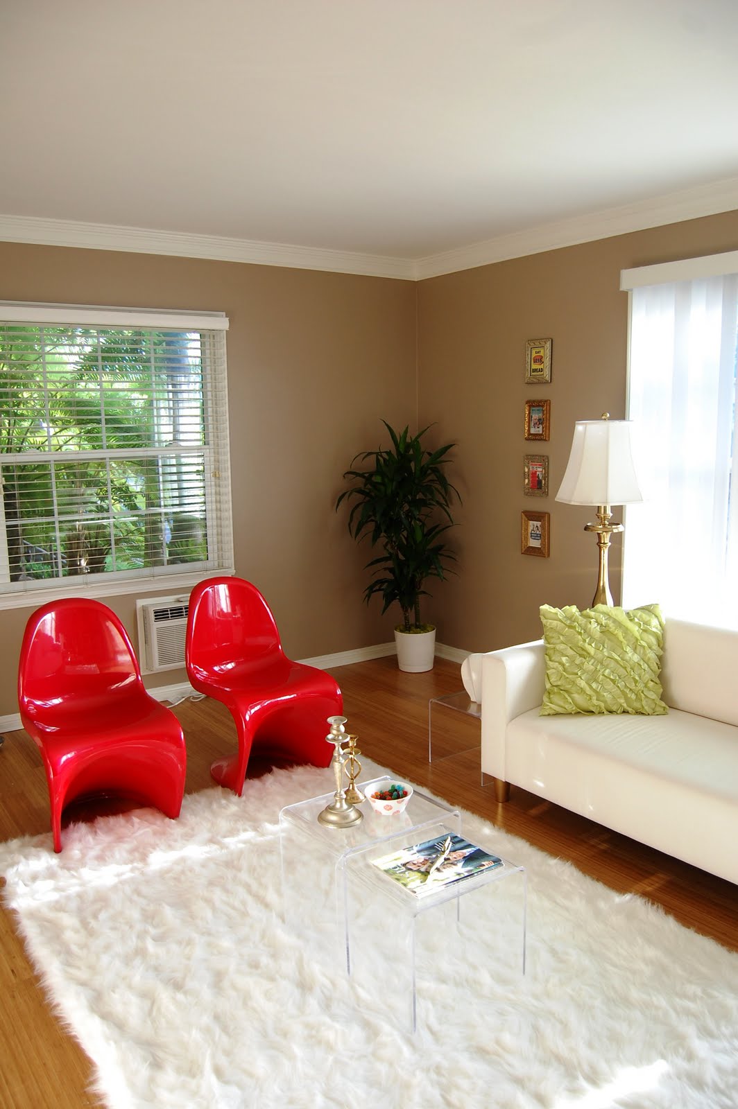 Laugh it up! Beverly Hills Apartment Tour