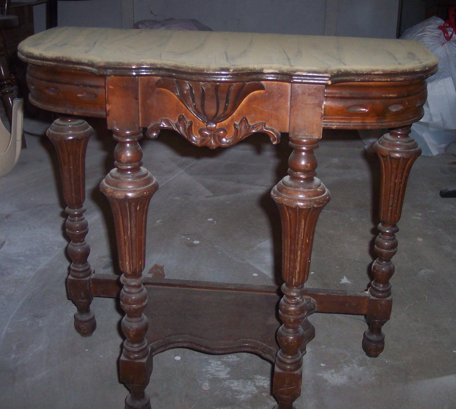 Uniquely Chic Furniture Gray Vintage Side Table