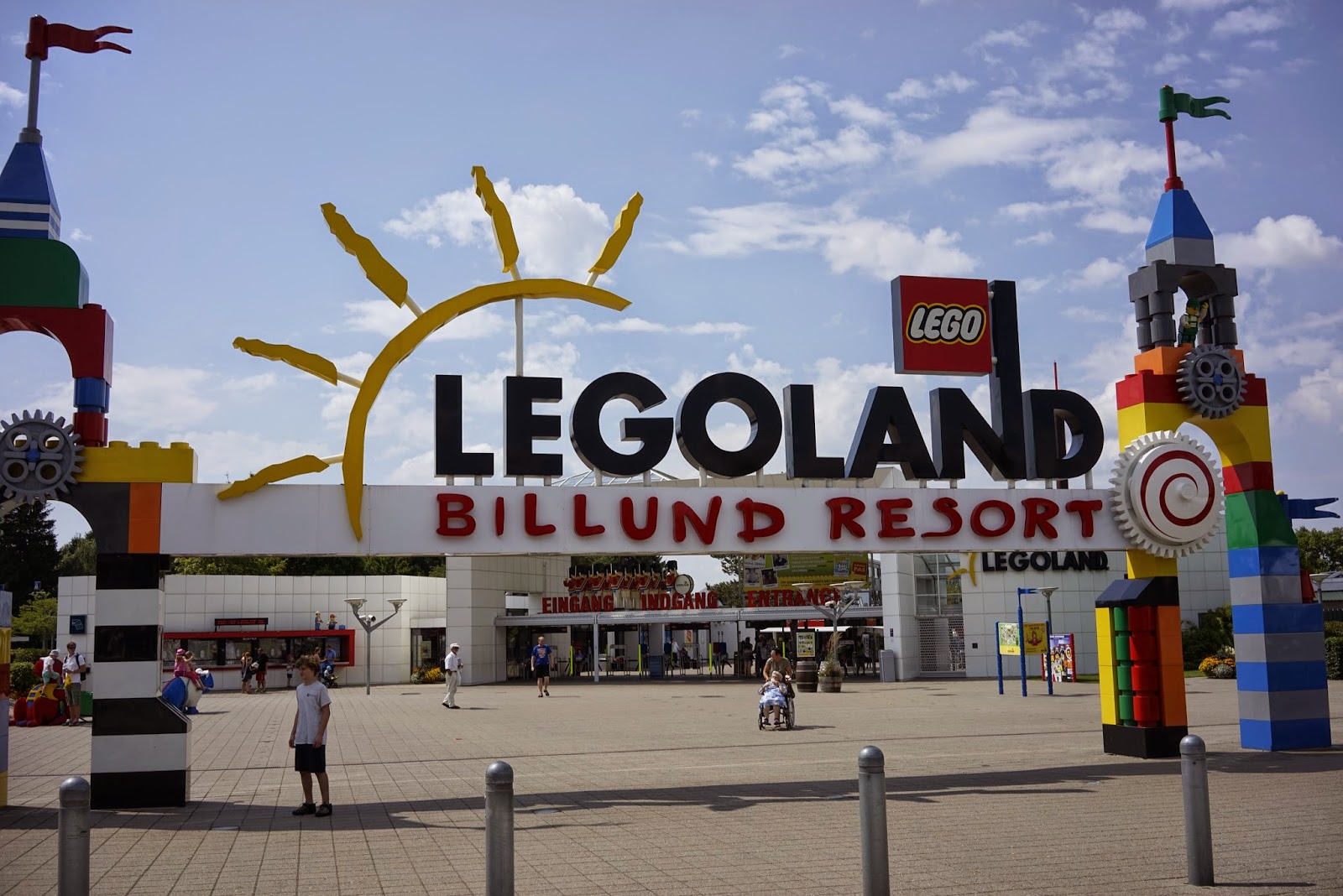 Richard Bjerkoe - Robust Dad - Legoland entrance