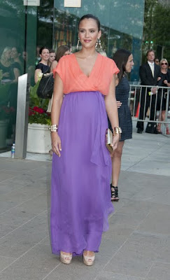 Jessica Alba Glowing Mom