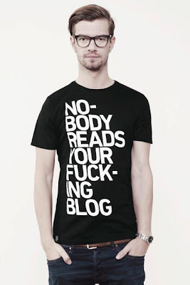 Nobody reads your fucking blog t shirt präsentiert von Joko Winterscheid