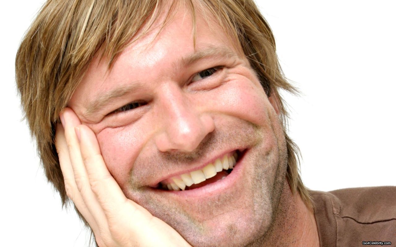 http://4.bp.blogspot.com/-BpB35acDn0Y/T8aUxQ82NnI/AAAAAAAAACs/sI1A8zHUnes/s1600/Aaron-Eckhart-004-1280x800.jpg