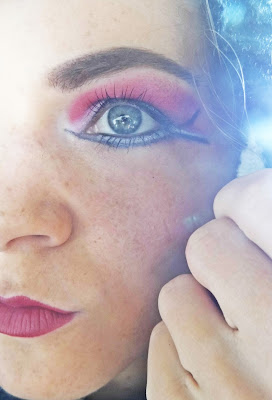 remember-remember-the-fifth-of-november-v-for-vendetta-makeup-look-nail-art