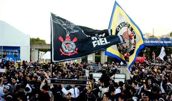 Torcida Corinthiana invadiu o Japão e apoio a todo momento Torcida Corinthiana invadiu o Japão e apoio a todo momento