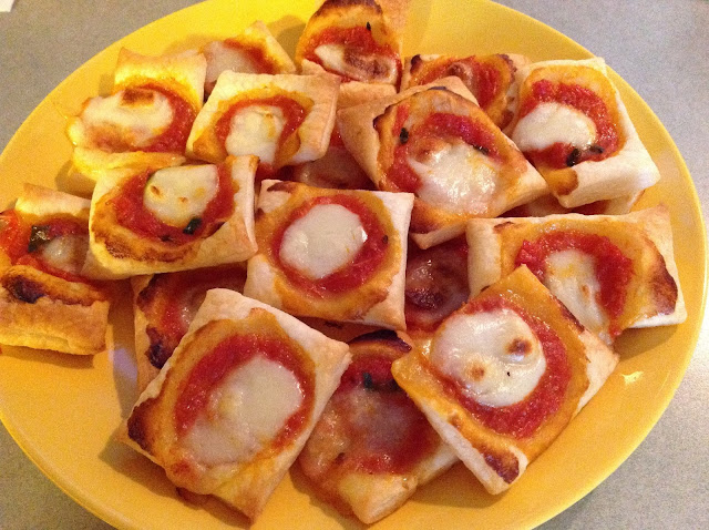IMPARANDO A CUCINARE: PIZZETTE DI PASTA SFOGLIA
