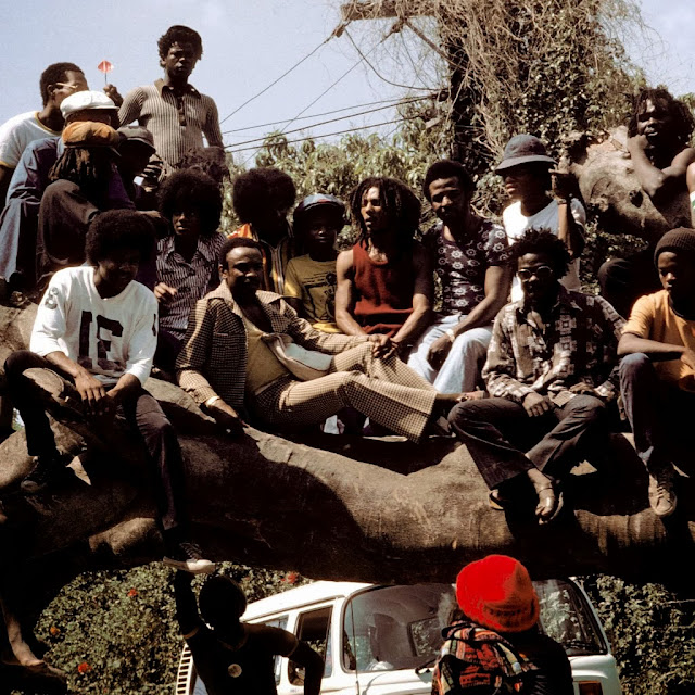 Fotos Com Histórias e Curiosidades - Página 5 The+Jackson+5+visitan+a+Bob+Marley+&+The+Wailers+en+Jamaica