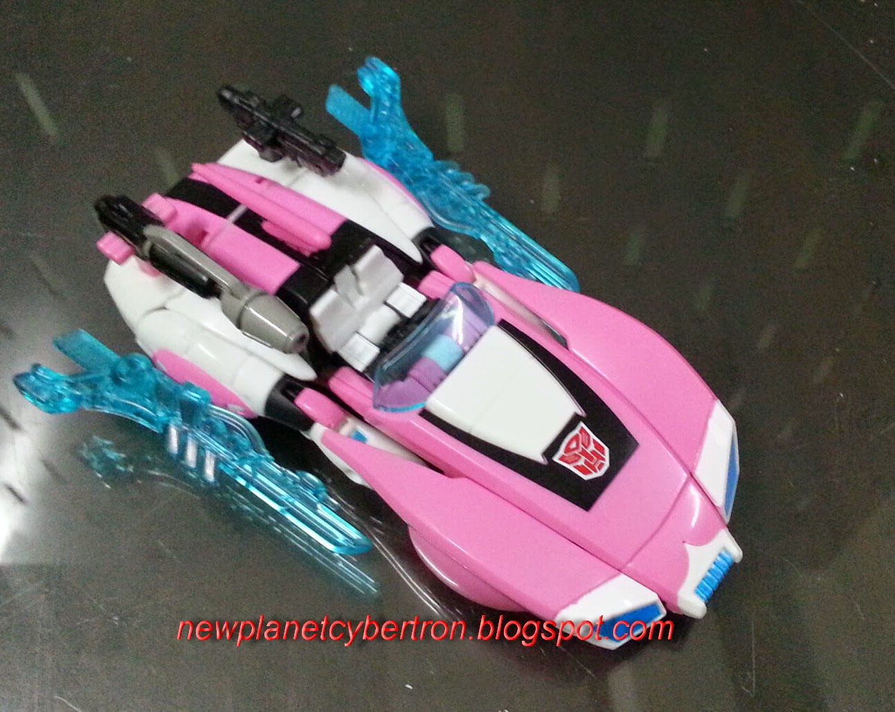 New Cybertron Transformers Review Arcee (IDW Generation Deluxe)