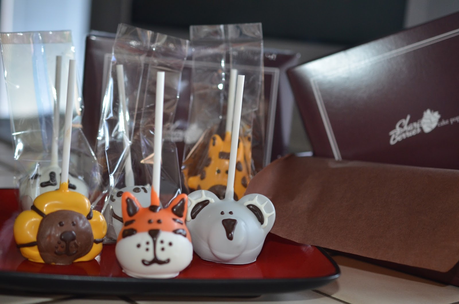 Shari’s Berries!! Cake Pops!!