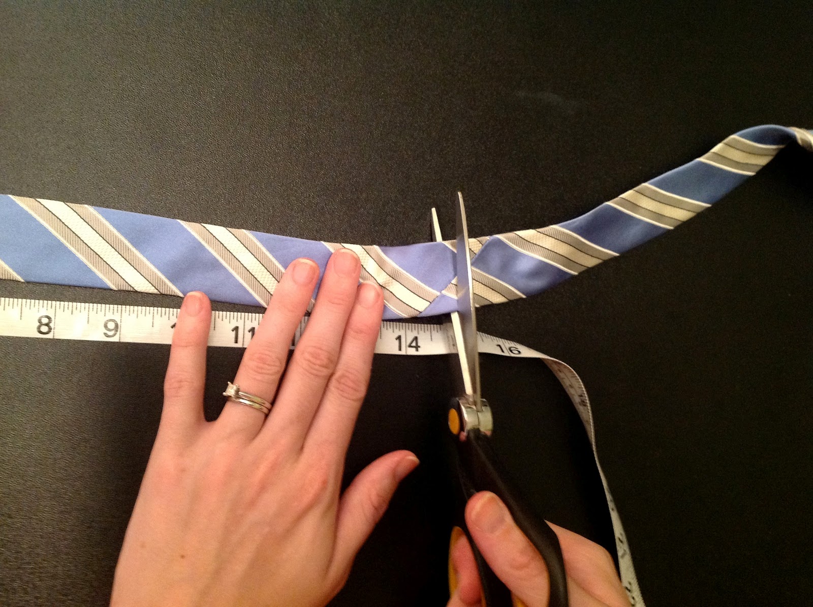 how to wear a tie as a headband