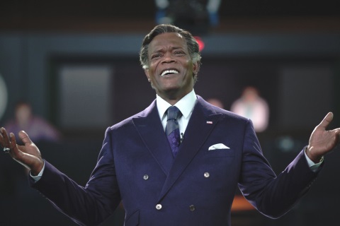 NOVAK (SAMUEL L. JACKSON)