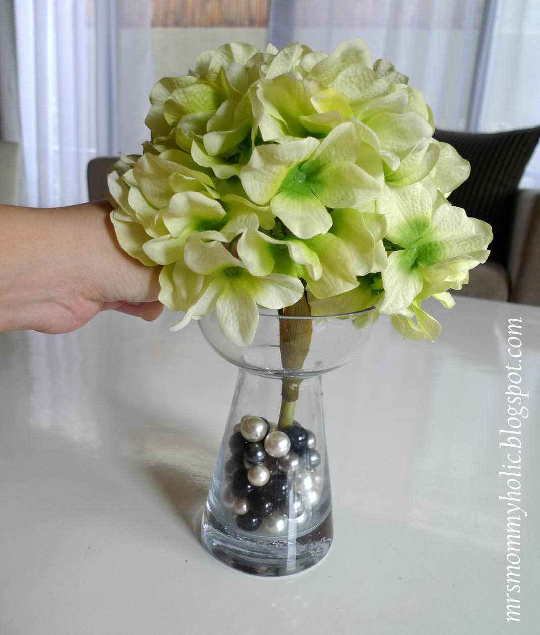MrsMommyHolic DIY Pearls as flower vase fillers