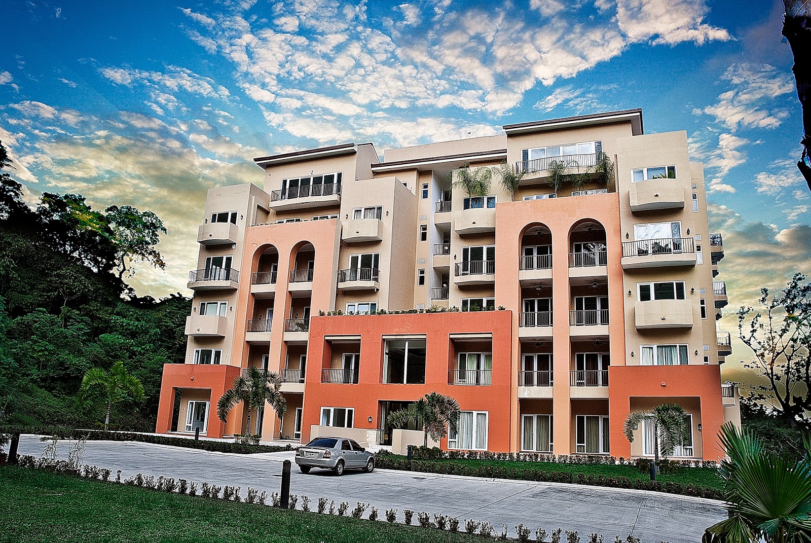 Edificio de Condominios en Merendon Hills residenciales circuitos privados san pedro sula