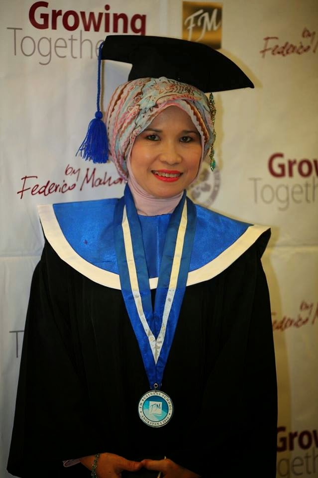 toga wisuda FM