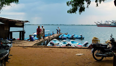 the speedboats to Koh Poi