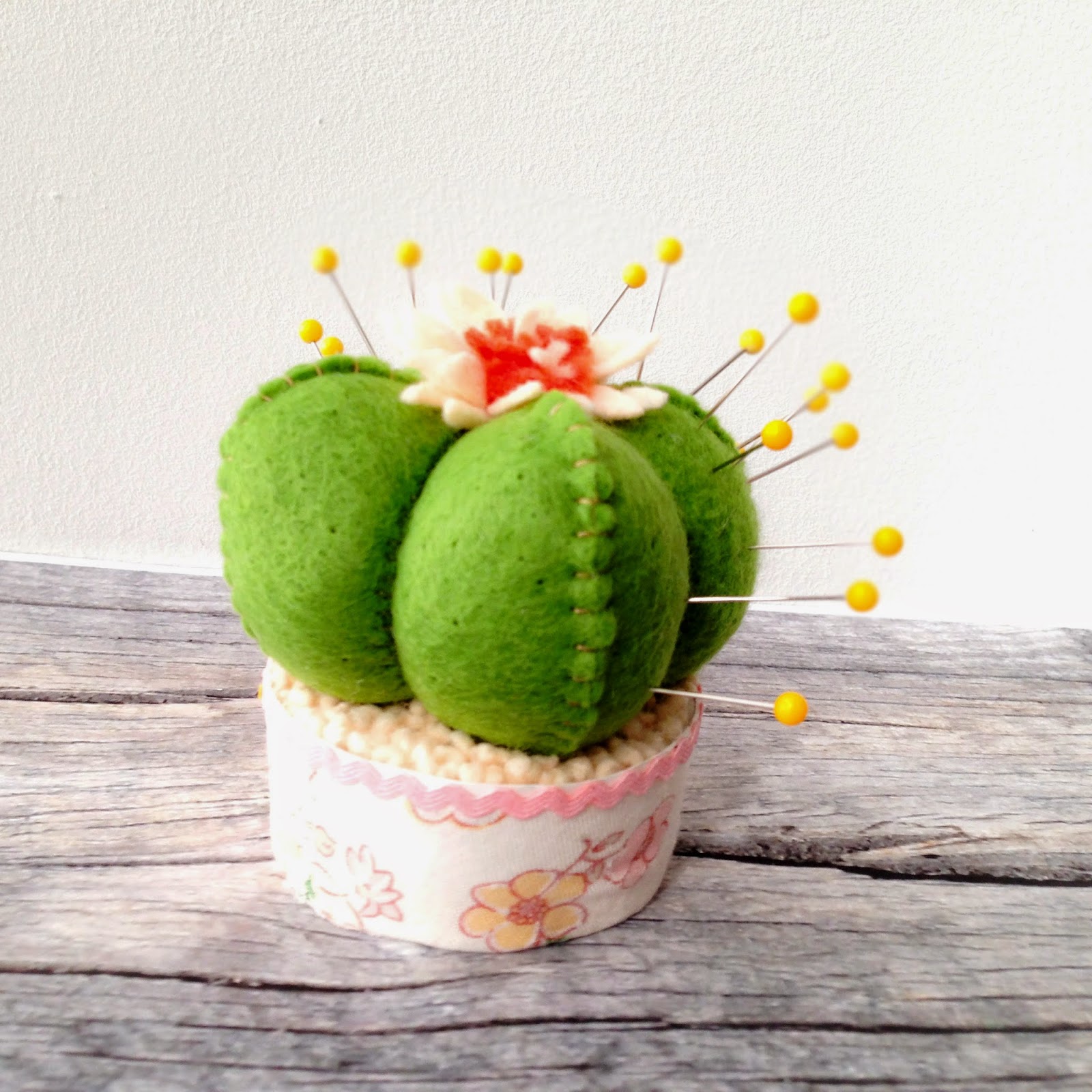 the art bug Cactus Pincushion DIY