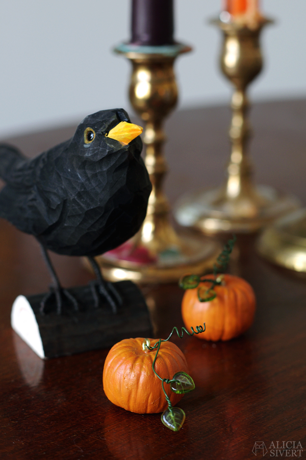 DIY clay miniature pumpkins for Halloween, tutorial by Alicia Sivertsson, 2015. DIY air drying clay miniature pumpkins for Halloween, tutorial by Alicia Sivertsson, 2015. Alicia Sivert, aliciasivert, skapa, skapande, lufttorkande lera, das pronto, kreativitet, pumpa, pumpor, hanging pumpkin, do it yourself, decoration, creativity, create, how to