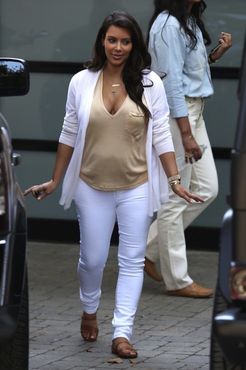 Daily Celebrity Style: Kim Kardashian Wearing White ...