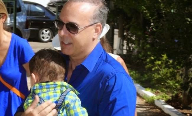 Φώτης Σεργουλόπουλος: Βάπτισε τον γιο του (φωτό) Φώτης Σεργουλόπουλος: Βάπτισε τον γιο του (φωτό)