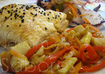 Folhados de Salmão com Salteado de Lulas e Pimento Vermelho