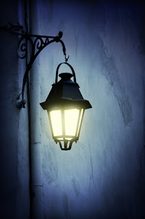 http://4.bp.blogspot.com/-C31yEmrIvKg/TpTbOI7vABI/AAAAAAAAATk/V5kp6_4_JLI/s1600/street+lamp+at+night.jpg