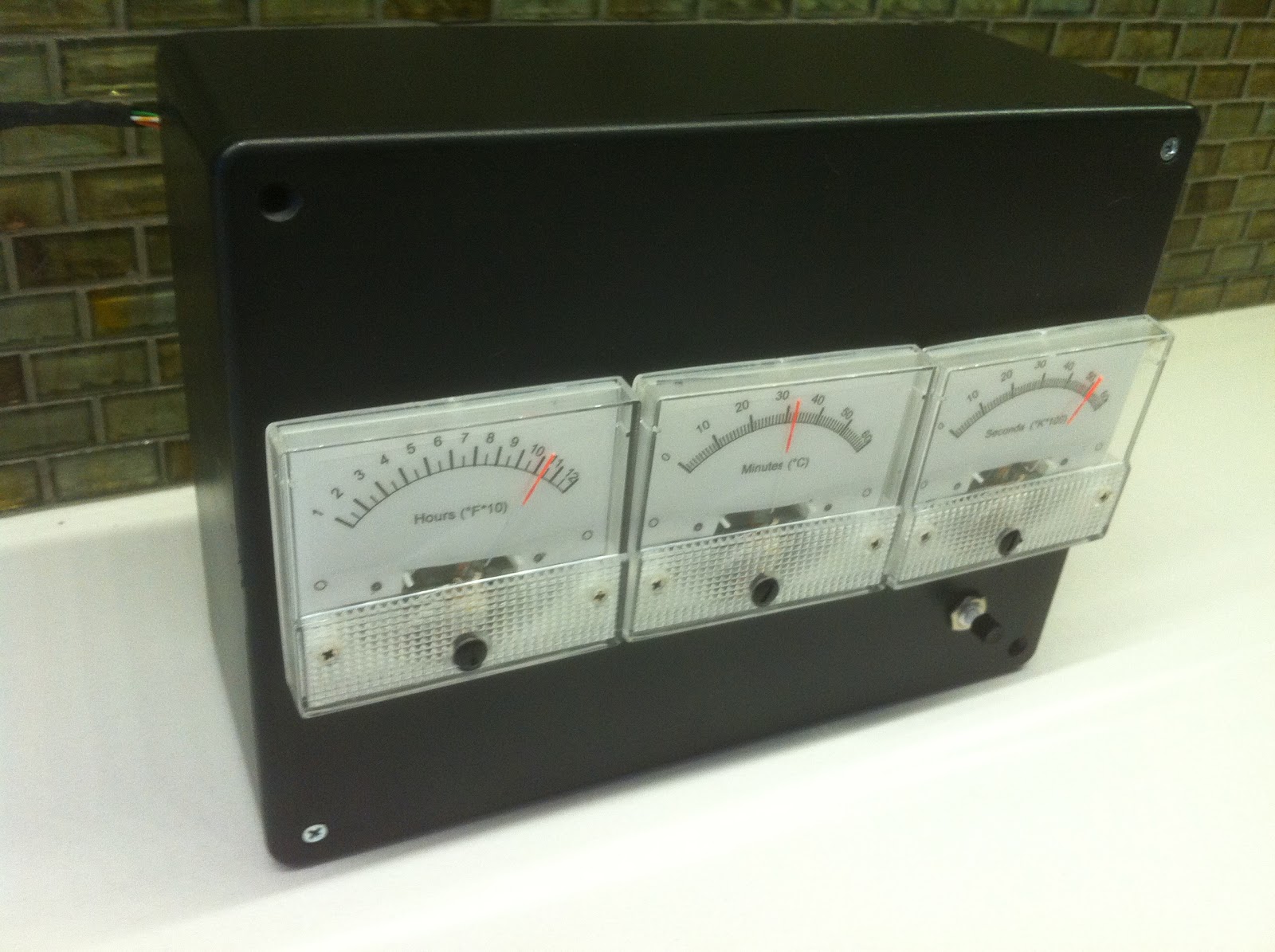 Voltmeter Clock w/ F°, C°, and K° temperature
