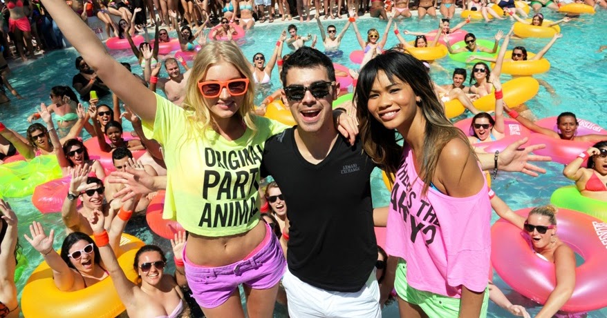 Best Pool Parties in Miami - SLS pool party