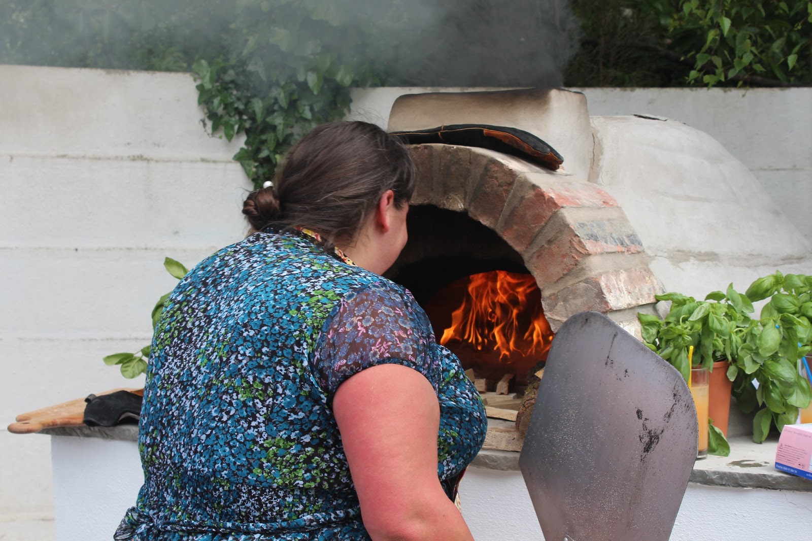 FLOWER POT KITCHEN WOOD FRIED PIZZA OVEN CHRISTNING PARTY